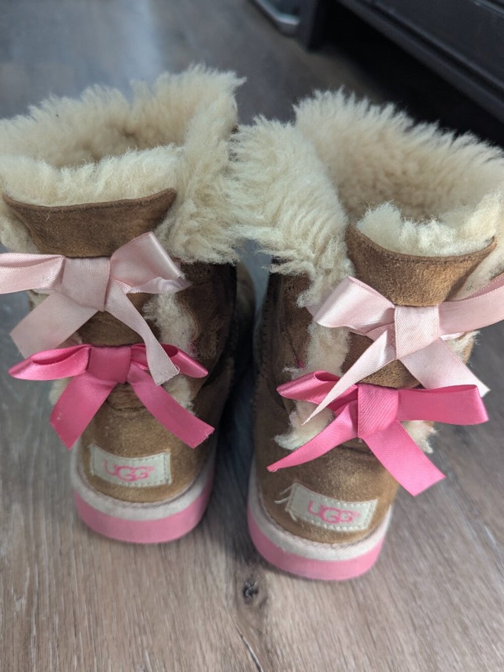 UGG Bailey Bow Chestnut girls